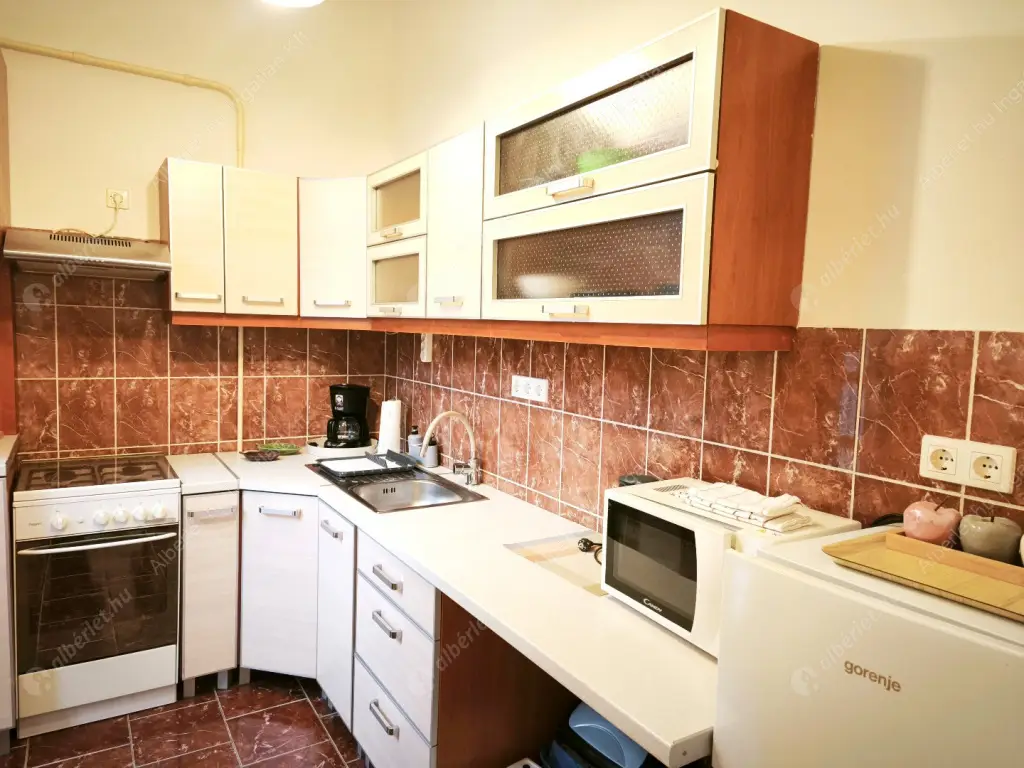 Kiadó albérlet 175000 Ft/hó áron: Budapest, XIV. kerület  Gizella út. Mérete: 34 nm, 1 szobás | Alberlet.hu - 6589493