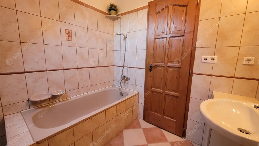 Kiadó albérlet 450000 Ft/hó áron: Budapest, XIV. kerület  Kaffka Margit utca. Mérete: 110 nm, 4 szobás | Alberlet.hu - 6564554