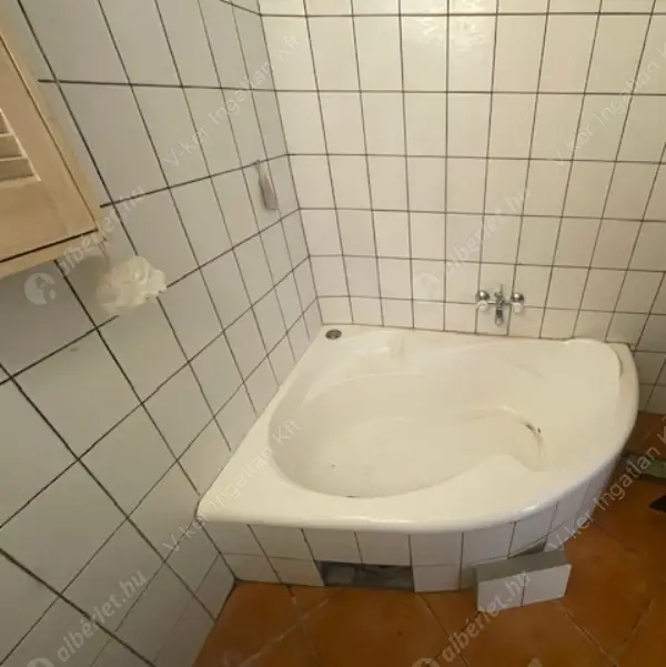 Kiadó albérlet 250000 Ft/hó áron: Budapest, XIV. kerület  Kövér Lajos utca. Mérete: 110 nm, 2 szobás | Alberlet.hu - 6599163