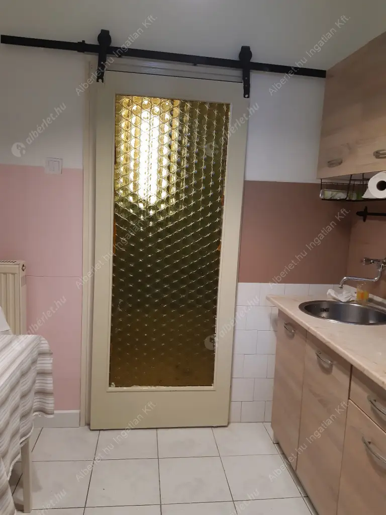 Kiadó albérlet 180000 Ft/hó áron: Budapest, XIV. kerület  Nagy Lajos király útja. Mérete: 32 nm, 1 szobás | Alberlet.hu - 6567459