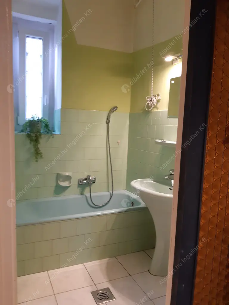 Kiadó albérlet 180000 Ft/hó áron: Budapest, XIV. kerület  Nagy Lajos király útja. Mérete: 32 nm, 1 szobás | Alberlet.hu - 6567463