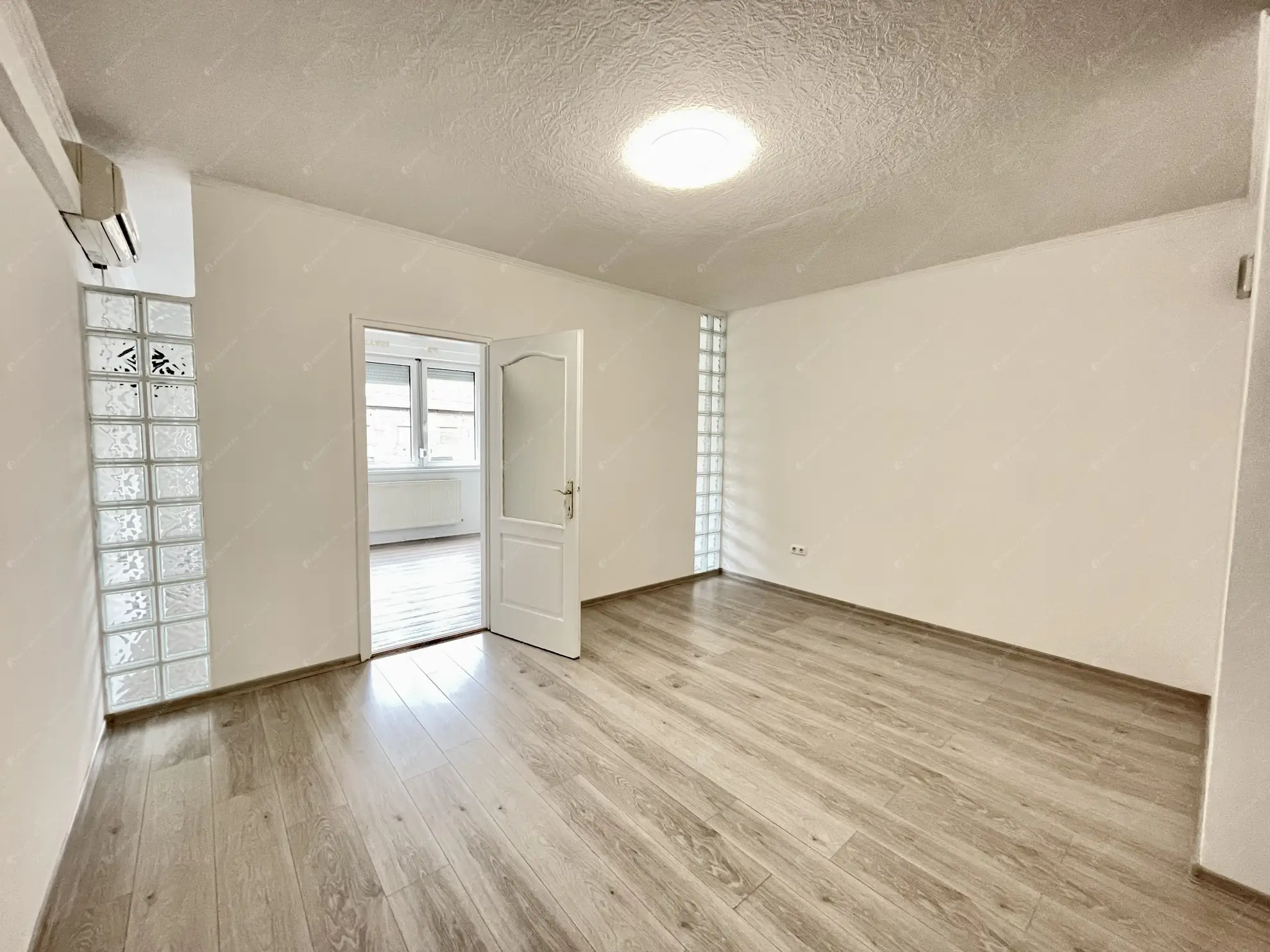 Kiadó albérlet 240000 Ft/hó áron: Budapest, XIV. kerület  Nagy Lajos király útja. Mérete: 45 nm, 1 szobás | Alberlet.hu - 6556836