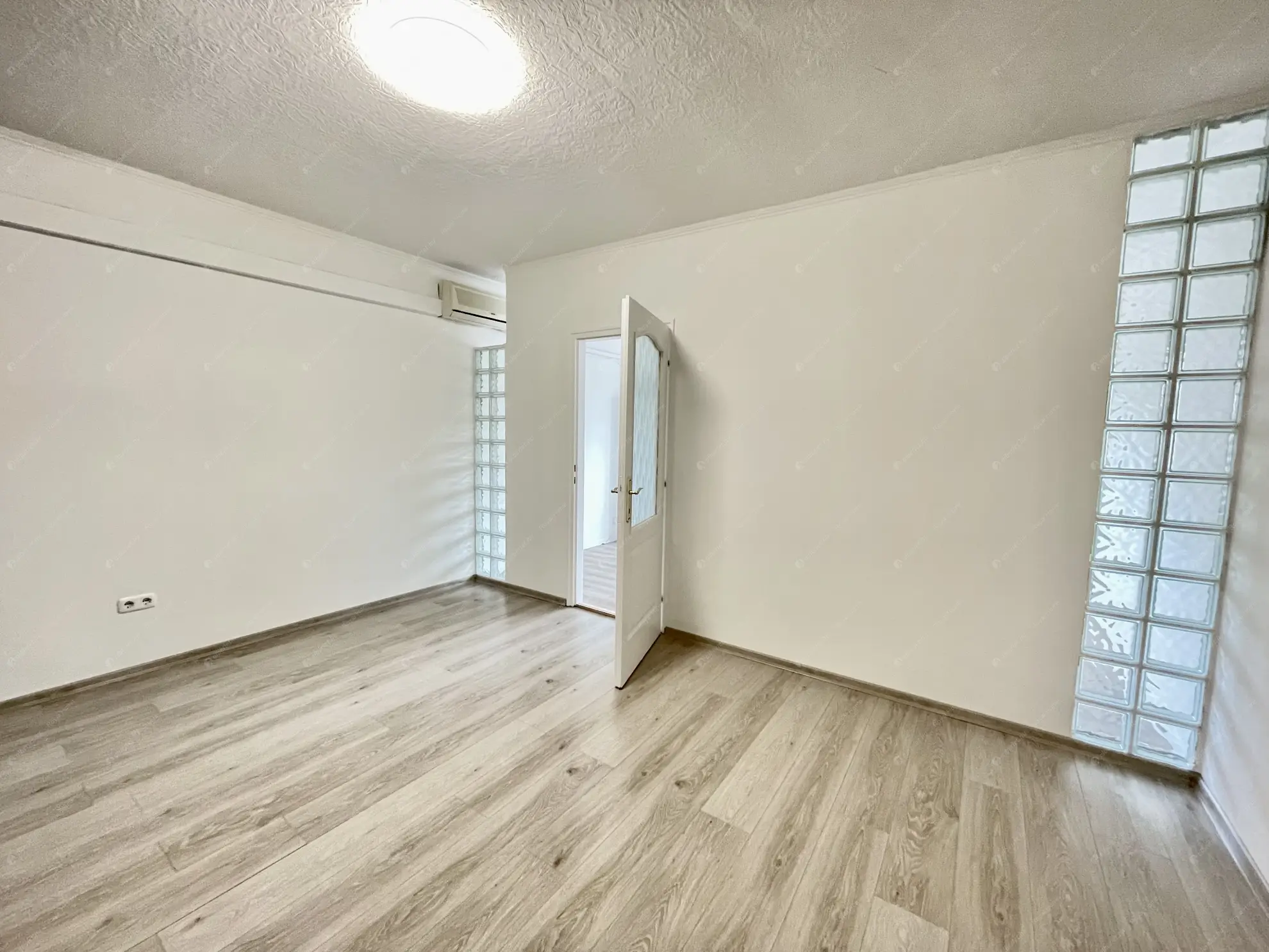 Kiadó albérlet 240000 Ft/hó áron: Budapest, XIV. kerület  Nagy Lajos király útja. Mérete: 45 nm, 1 szobás | Alberlet.hu - 6556841