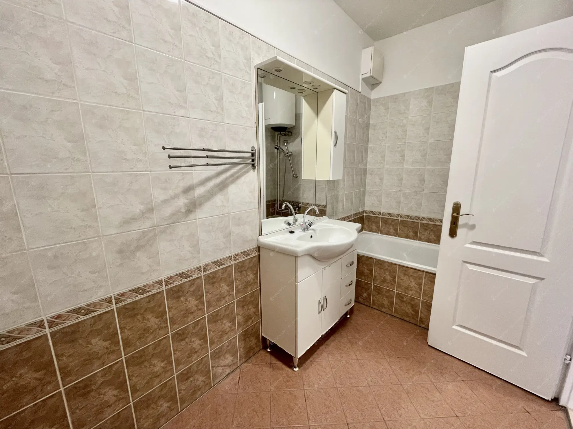 Kiadó albérlet 240000 Ft/hó áron: Budapest, XIV. kerület  Nagy Lajos király útja. Mérete: 45 nm, 1 szobás | Alberlet.hu - 6556842