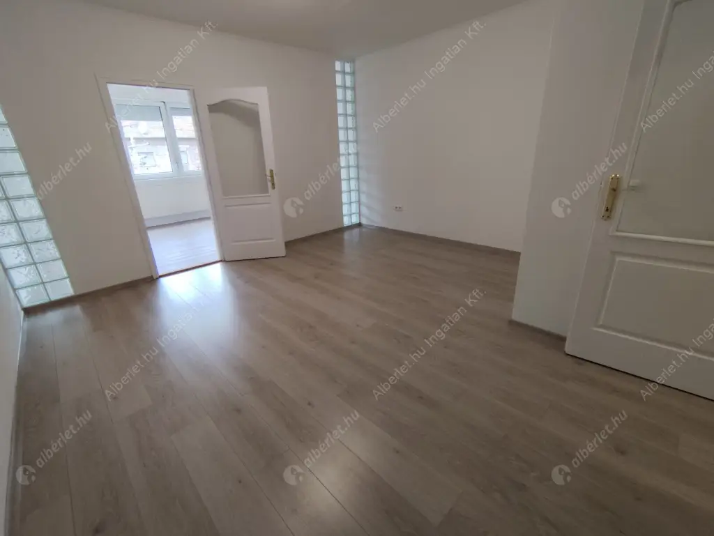 Kiadó albérlet 250000 Ft/hó áron: Budapest, XIV. kerület  Nagy Lajos király útja. Mérete: 55 nm, 2 szobás | Alberlet.hu - 6560714