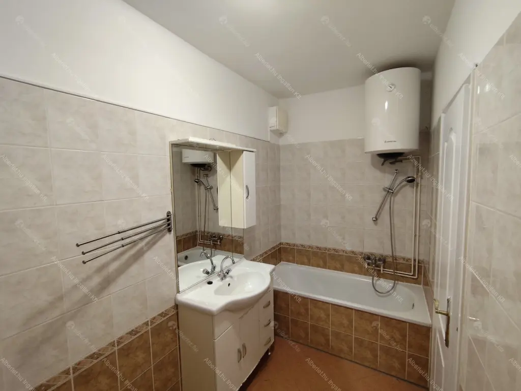 Kiadó albérlet 250000 Ft/hó áron: Budapest, XIV. kerület  Nagy Lajos király útja. Mérete: 55 nm, 2 szobás | Alberlet.hu - 6643115