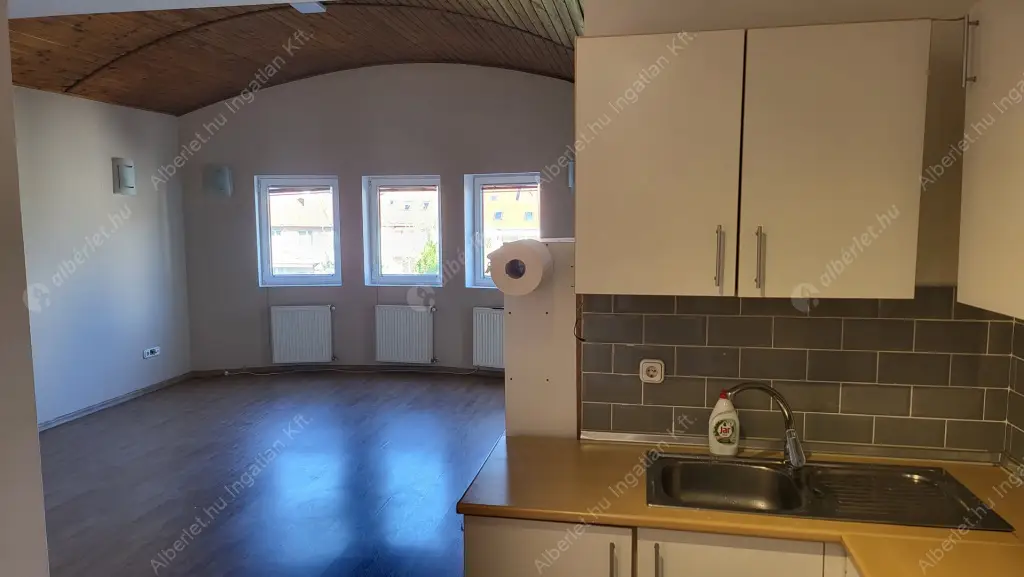 Kiadó albérlet 360000 Ft/hó áron: Budapest, XIV. kerület  Nagy Lajos király útja. Mérete: 80 nm, 3 szobás | Alberlet.hu - 6128509