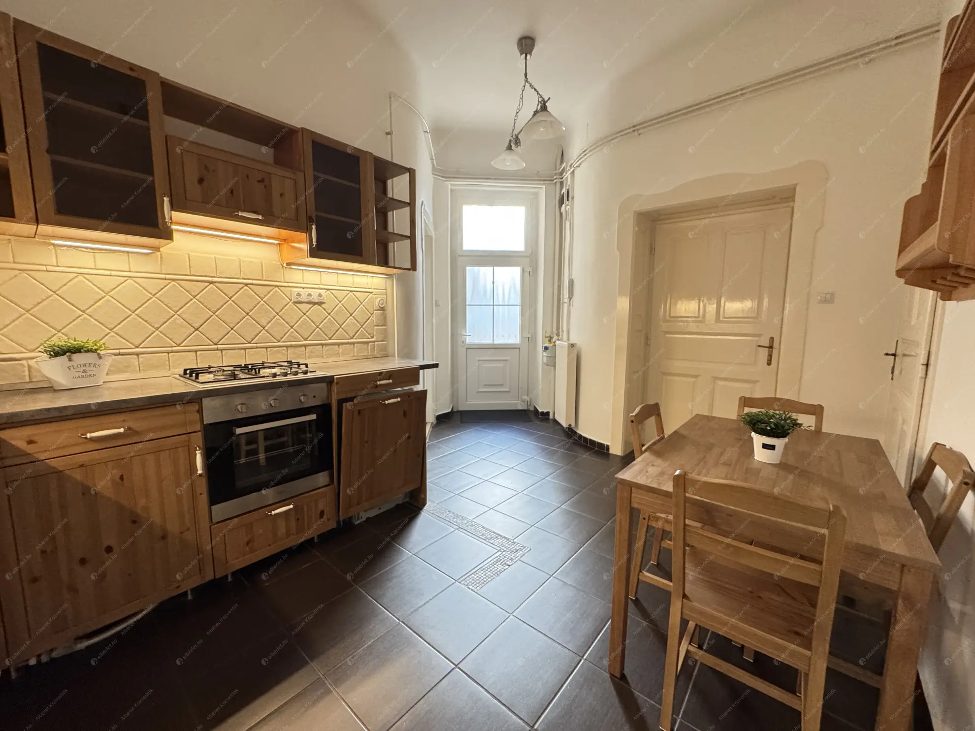 Kiadó albérlet 250000 Ft/hó áron: Budapest, XIV. kerület  Thököly út. Mérete: 73 nm, 2 szobás | Alberlet.hu - 6548809