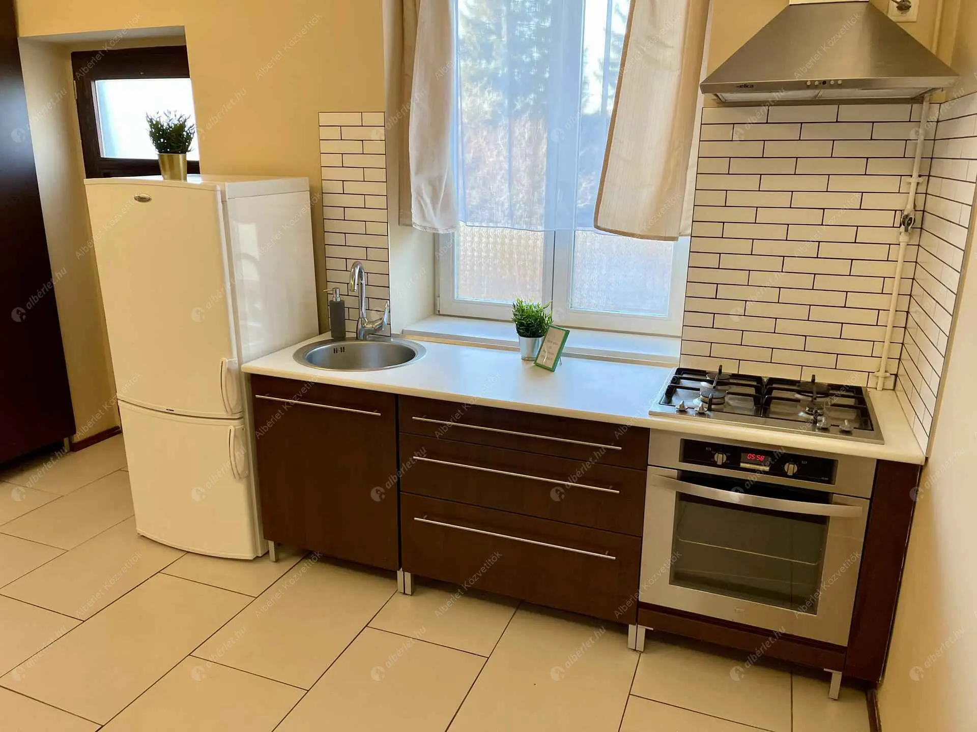 Kiadó albérlet 200000 Ft/hó áron: Budapest, XIX. kerület  Gutenberg körút. Mérete: 45 nm, 2 szobás | Alberlet.hu - 6369227