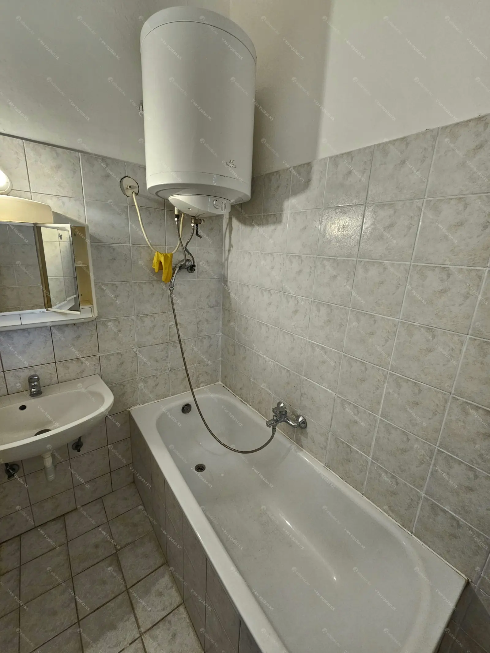 Kiadó albérlet 200000 Ft/hó áron: Budapest, XIX. kerület  Kós Károly tér. Mérete: 53 nm, 2 szobás | Alberlet.hu - 6679429