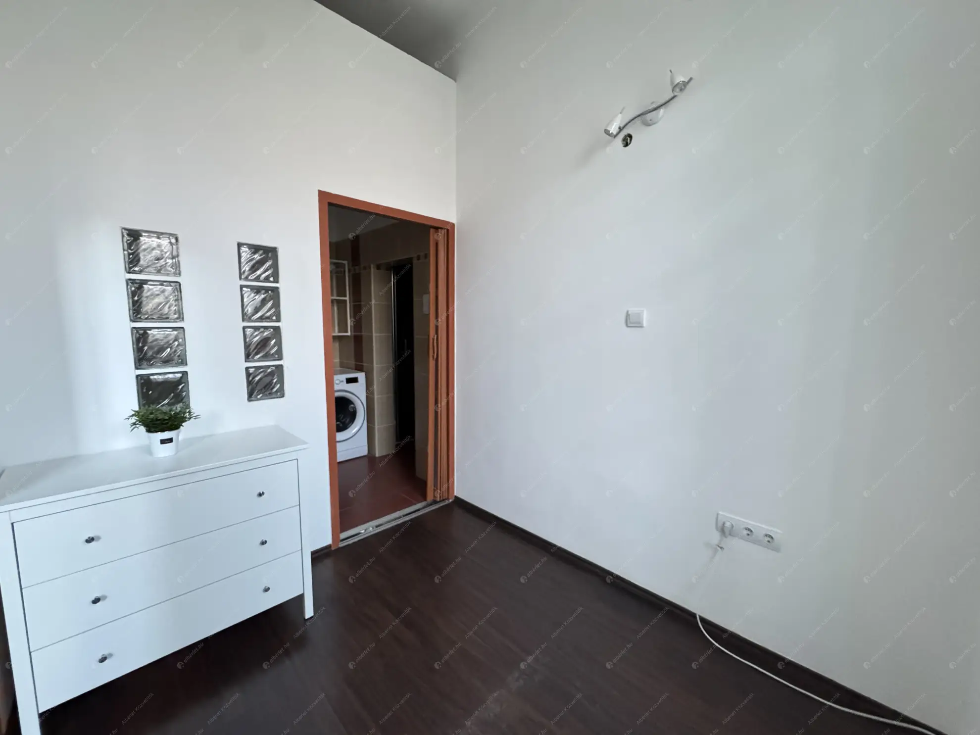 Kiadó albérlet 165000 Ft/hó áron: Budapest, XV. kerület  Bartók Béla út. Mérete: 40 nm, 1 szobás | Alberlet.hu - 6546829