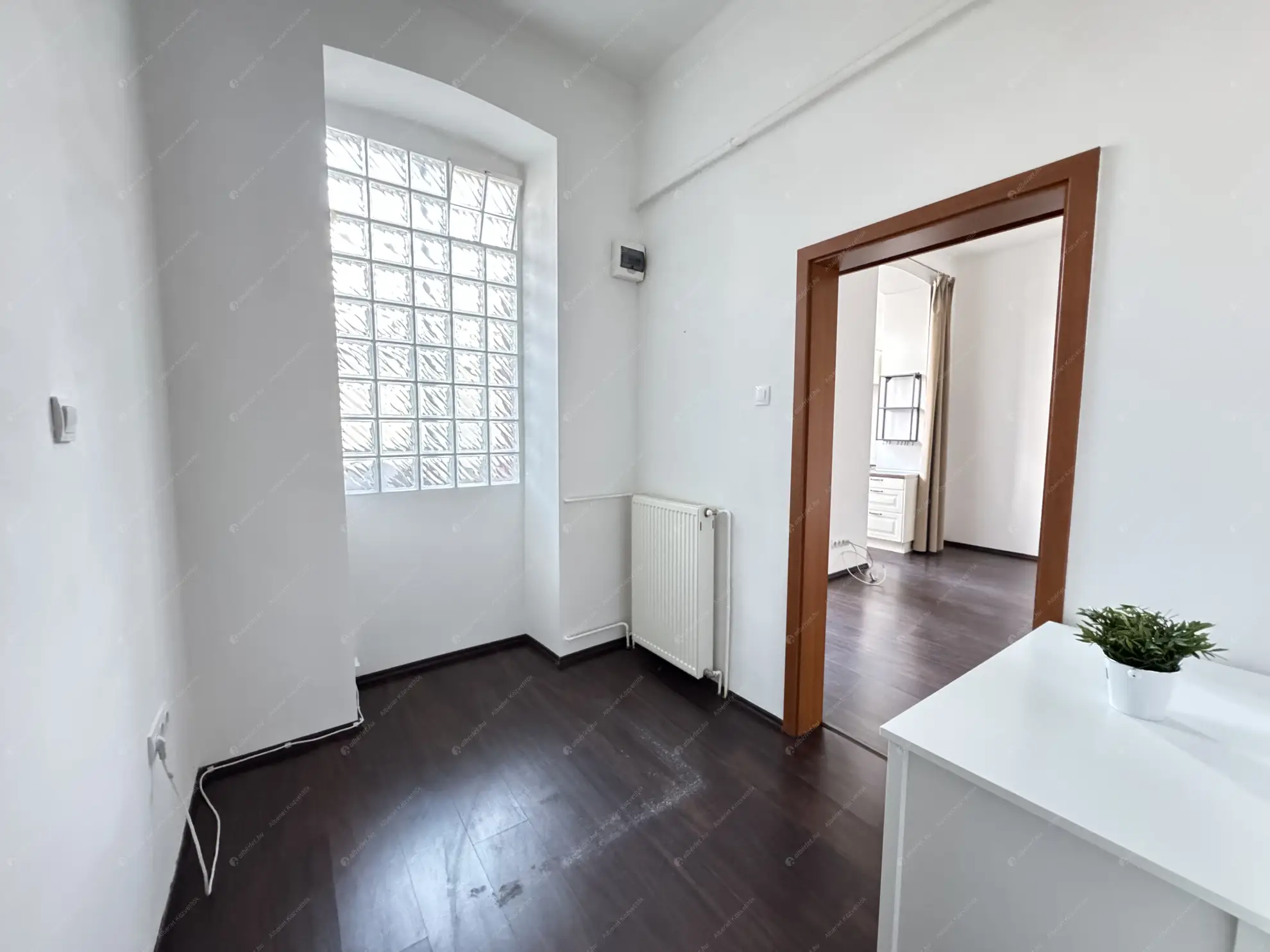 Kiadó albérlet 165000 Ft/hó áron: Budapest, XV. kerület  Bartók Béla út. Mérete: 40 nm, 1 szobás | Alberlet.hu - 6546830