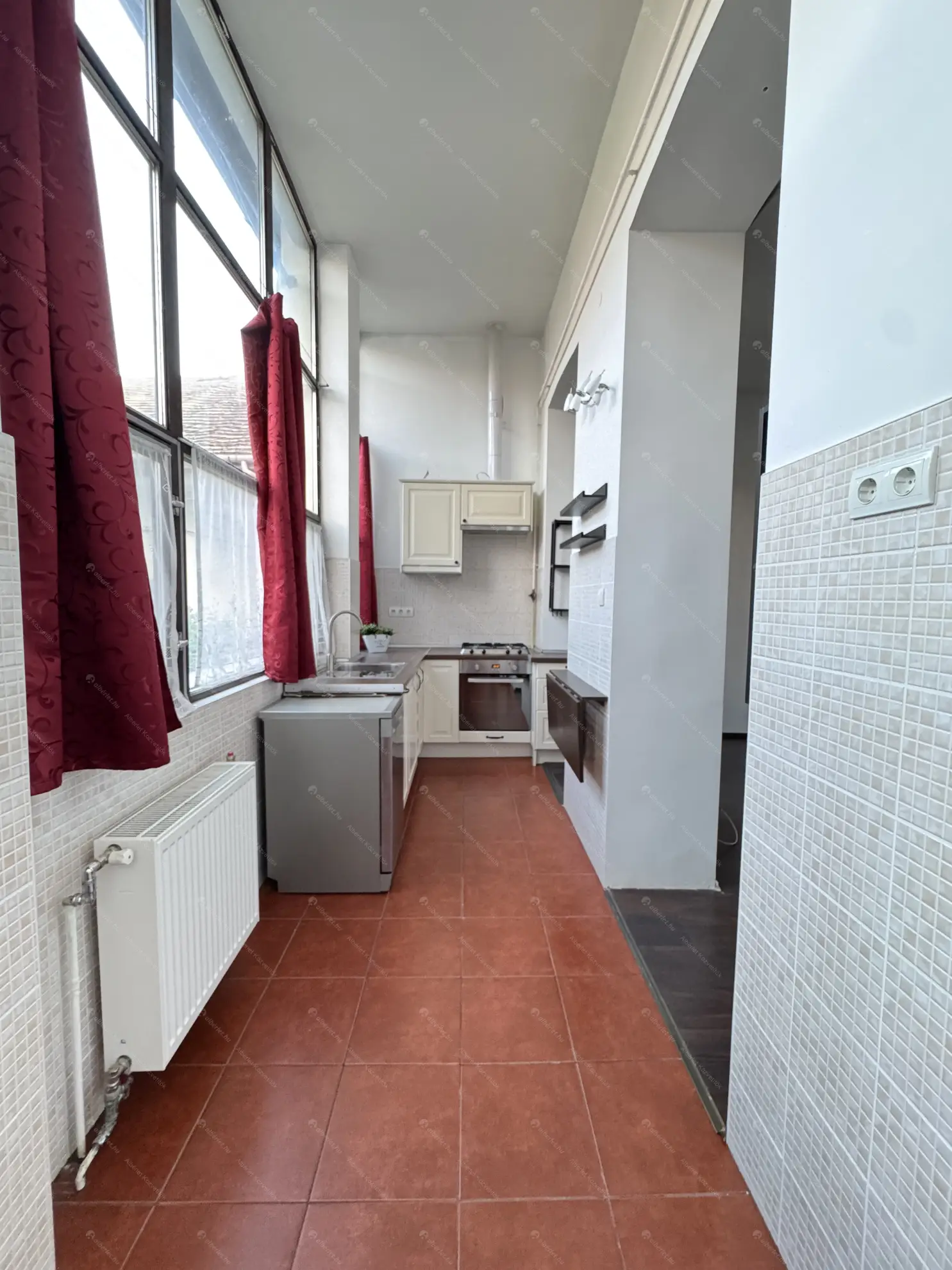 Kiadó albérlet 165000 Ft/hó áron: Budapest, XV. kerület  Bartók Béla út. Mérete: 40 nm, 1 szobás | Alberlet.hu - 6546834