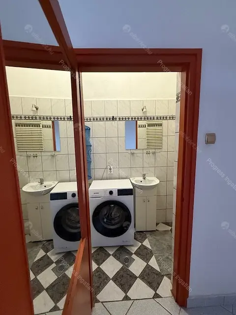 Kiadó albérlet 180000 Ft/hó áron: Budapest, XV. kerület  Bezerédj Pál utca. Mérete: 50 nm, 1 szobás | Alberlet.hu - 6668117