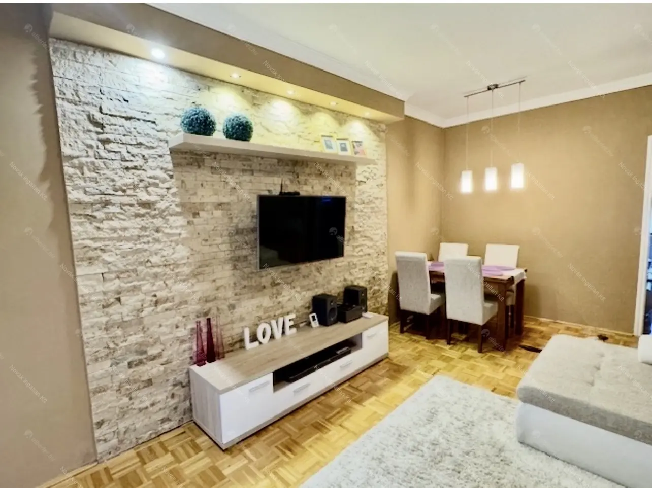 Kiadó albérlet 295000 Ft/hó áron: Budapest, XV. kerület  Lóvasút köz. Mérete: 54 nm, 2 szobás | Alberlet.hu - 6646726