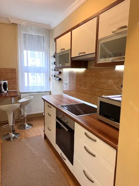 Kiadó albérlet 270000 Ft/hó áron: Budapest, XV. kerület  Lóvasút köz. Mérete: 54 nm, 2 szobás | Alberlet.hu - 6683329