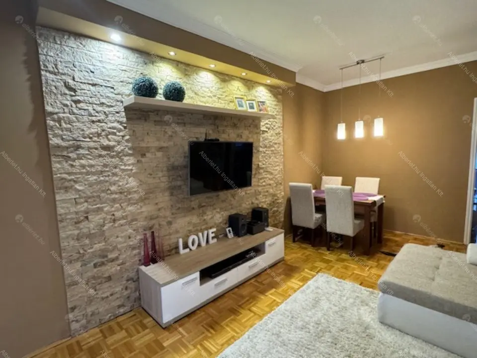 Kiadó albérlet 295000 Ft/hó áron: Budapest, XV. kerület  Lóvasút köz. Mérete: 56 nm, 2 szobás | Alberlet.hu - 6645412