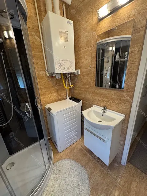 Kiadó albérlet 295000 Ft/hó áron: Budapest, XV. kerület  Lóvasút köz. Mérete: 56 nm, 2 szobás | Alberlet.hu - 6645421