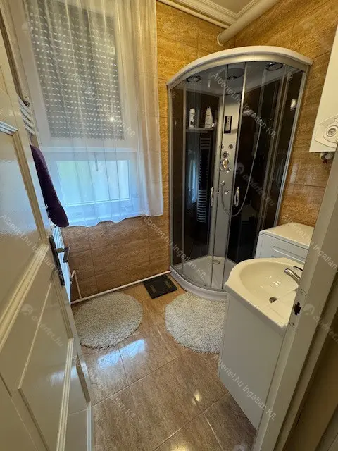 Kiadó albérlet 295000 Ft/hó áron: Budapest, XV. kerület  Lóvasút köz. Mérete: 56 nm, 2 szobás | Alberlet.hu - 6645422