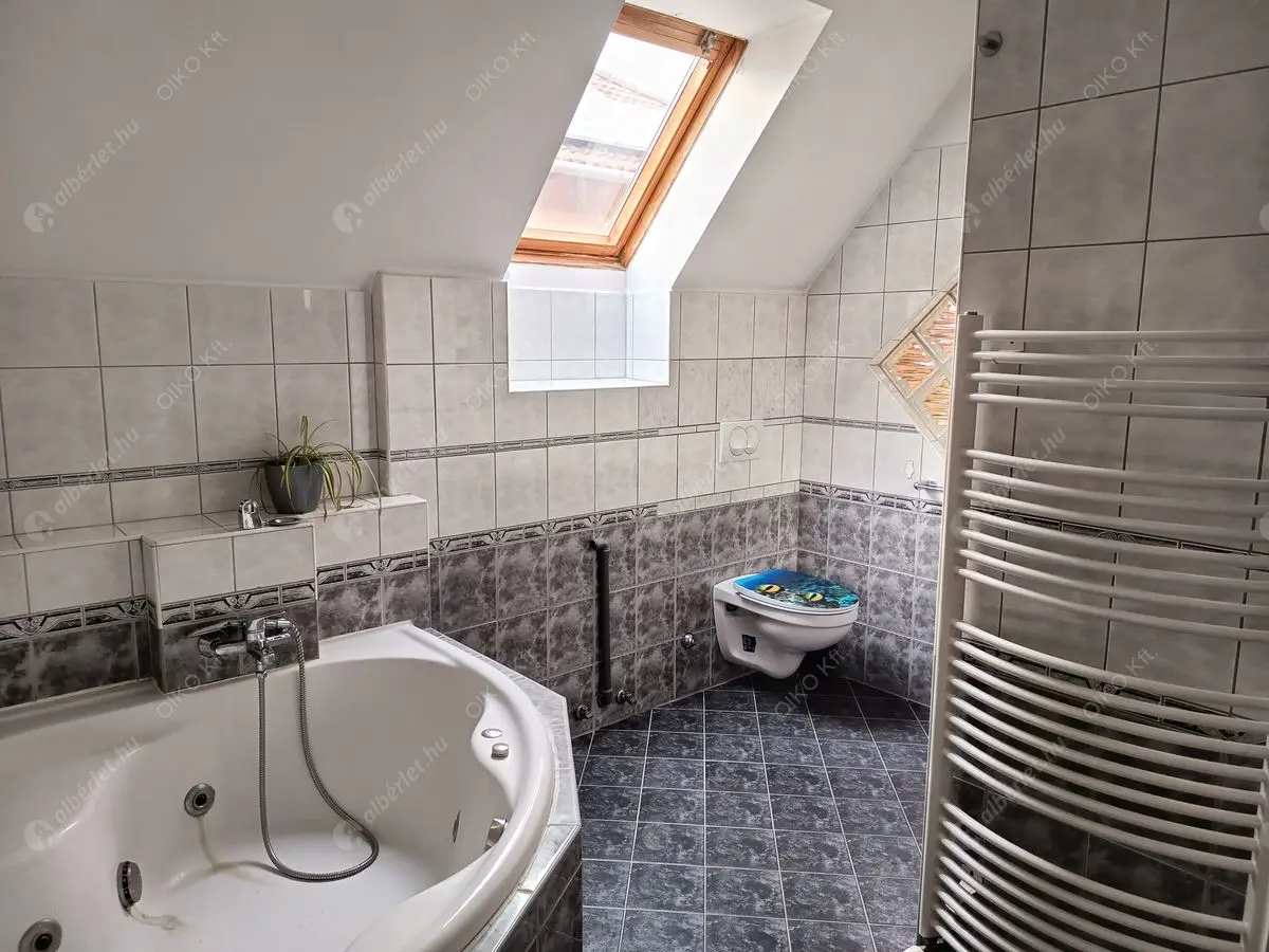 Kiadó albérlet 480000 Ft/hó áron: Budapest, XV. kerület  Madách utca. Mérete: 180 nm, 5 szobás | Alberlet.hu - 6570490