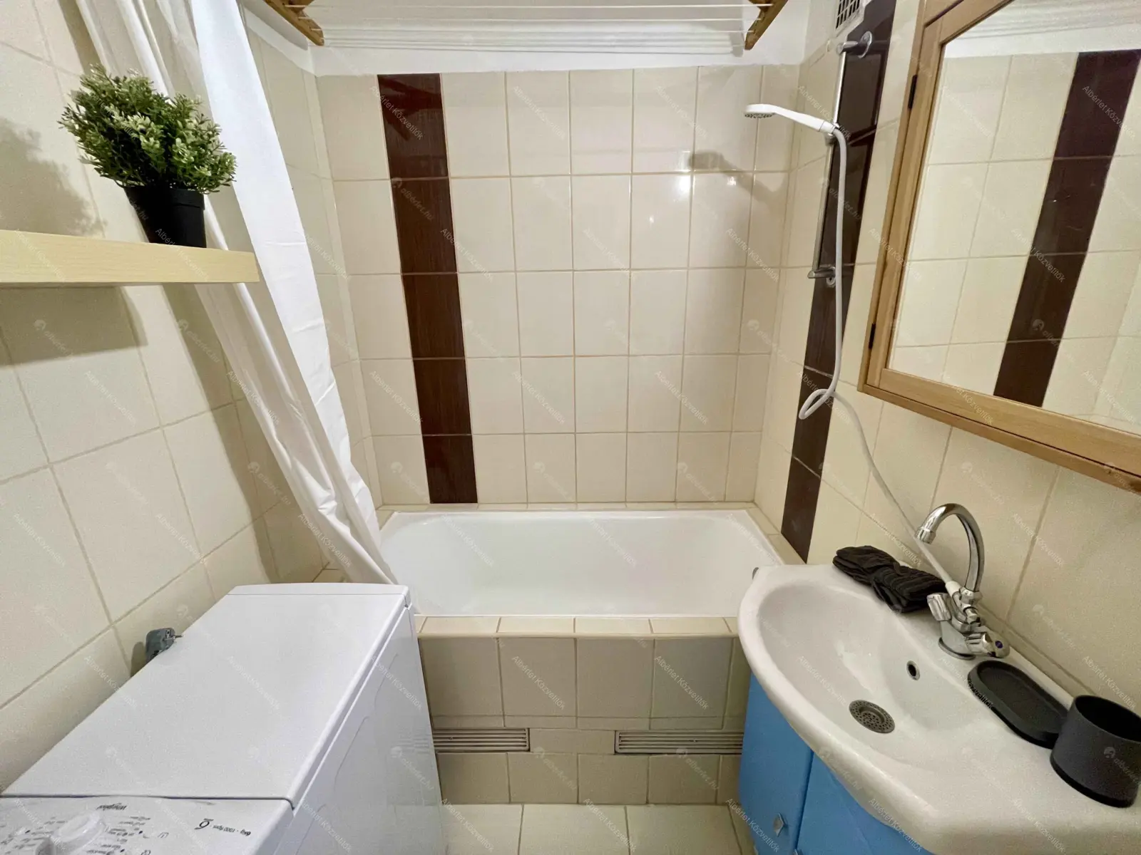 Kiadó albérlet 180000 Ft/hó áron: Budapest, XV. kerület  Mézeskalács tér. Mérete: 54 nm, 2 szobás | Alberlet.hu - 6680705