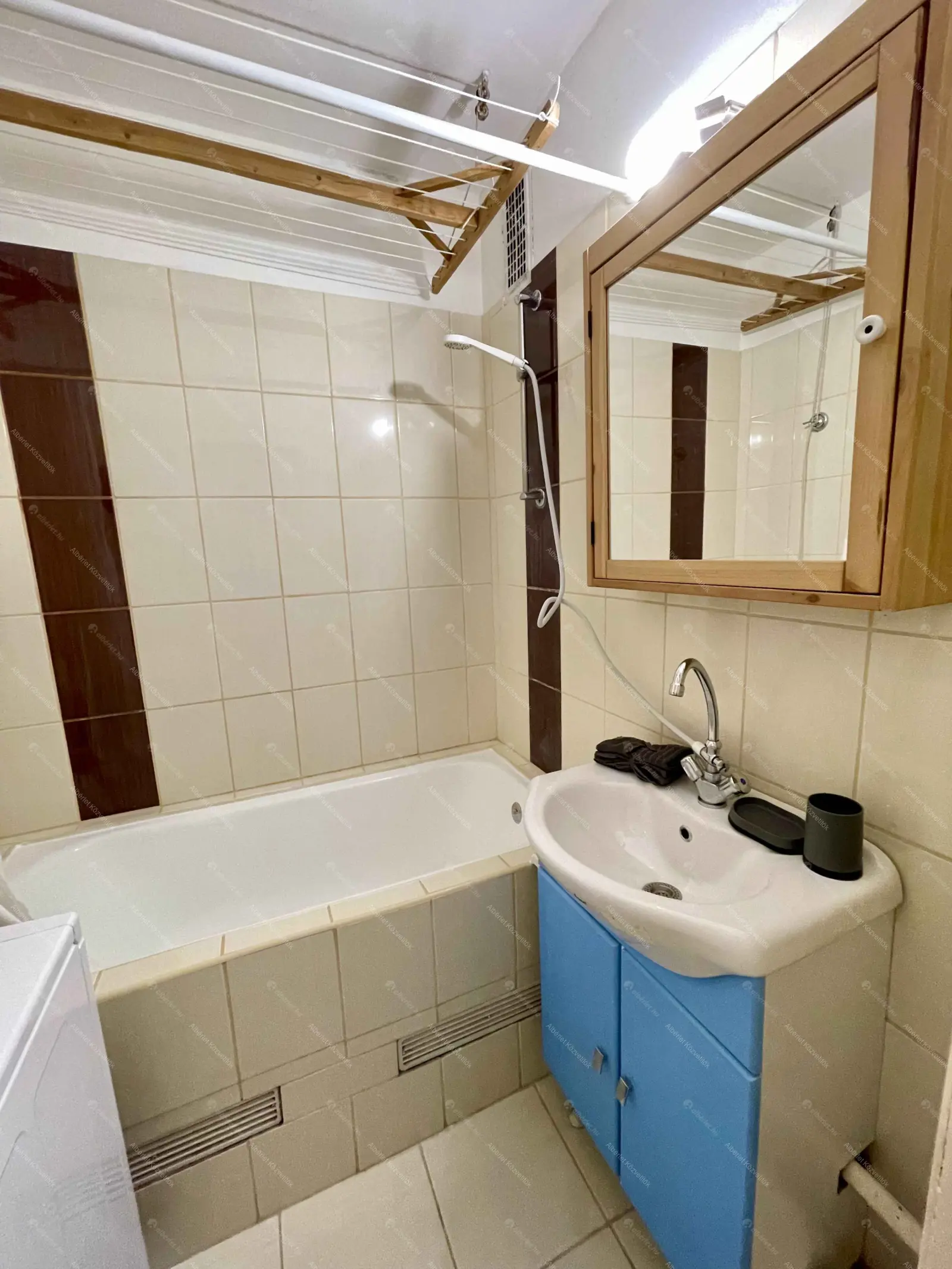 Kiadó albérlet 180000 Ft/hó áron: Budapest, XV. kerület  Mézeskalács tér. Mérete: 54 nm, 2 szobás | Alberlet.hu - 6680708