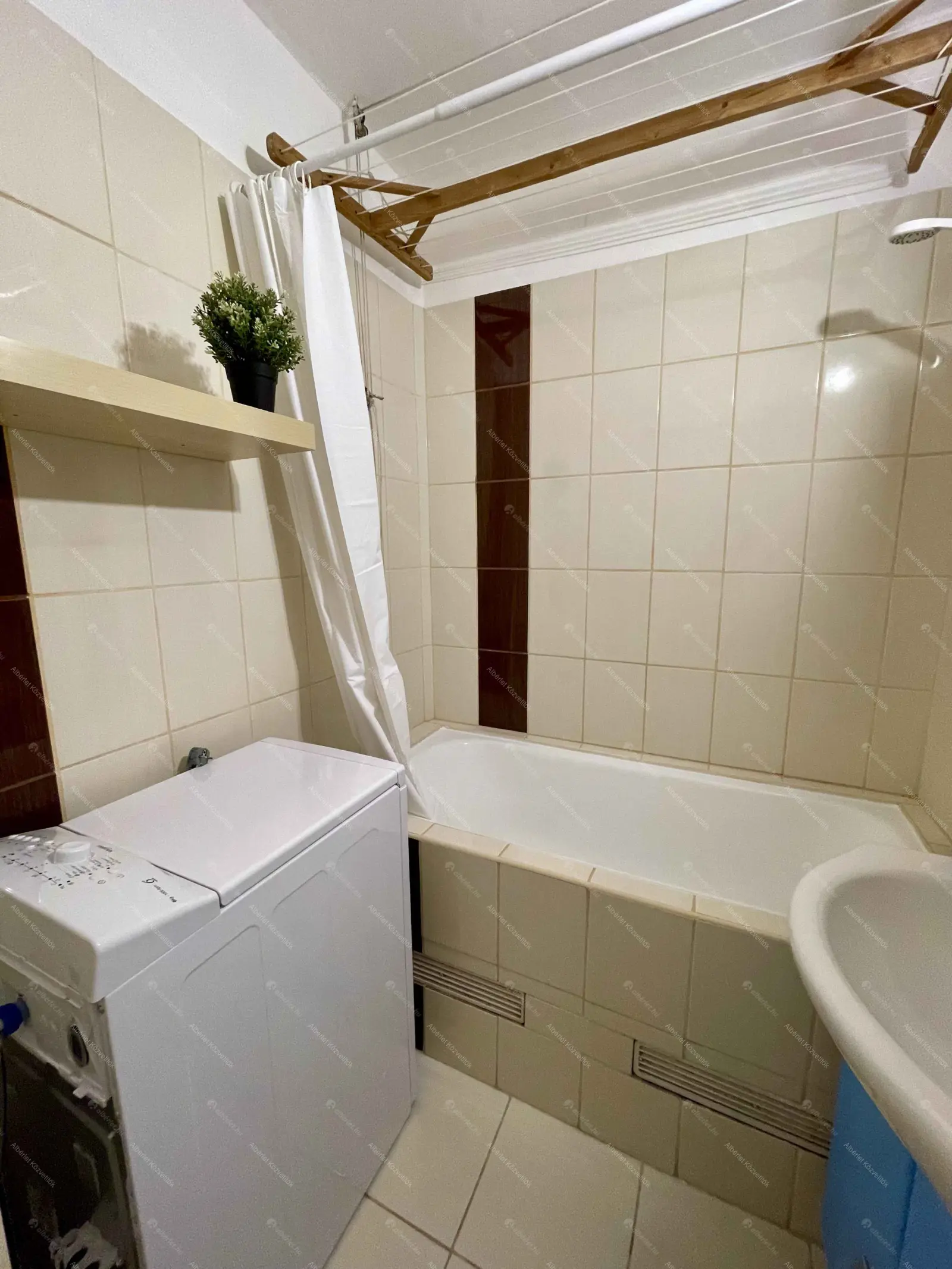 Kiadó albérlet 180000 Ft/hó áron: Budapest, XV. kerület  Mézeskalács tér. Mérete: 54 nm, 2 szobás | Alberlet.hu - 6680717