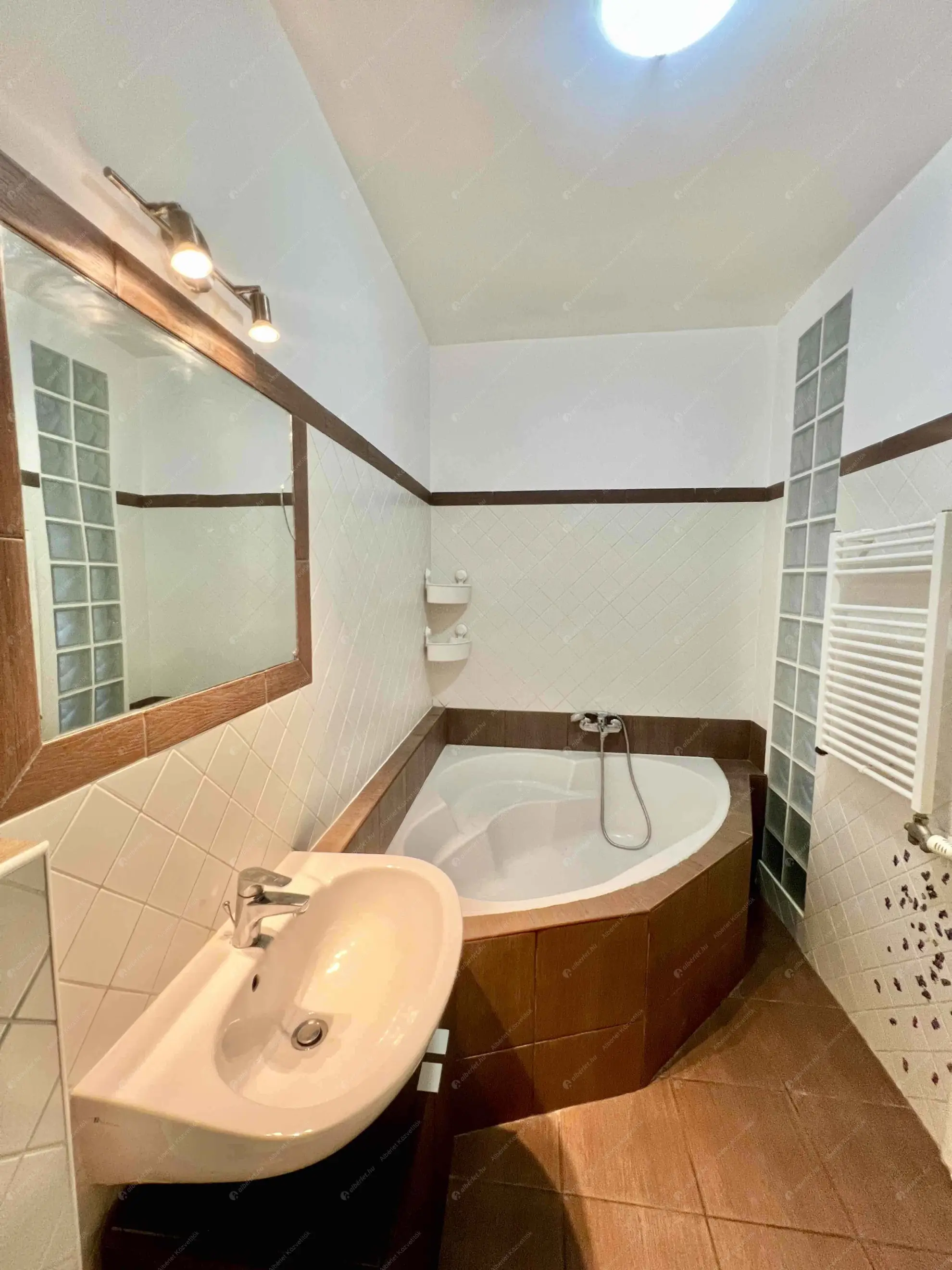 Kiadó albérlet 200000 Ft/hó áron: Budapest, XVI. kerület  Bányász utca. Mérete: 38 nm, 1 szobás | Alberlet.hu - 6591718