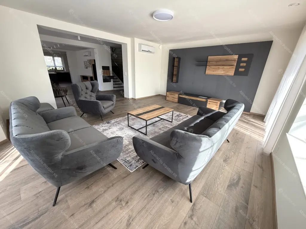 Kiadó albérlet 1590000 Ft/hó áron: Budapest, XVI. kerület  Huszár utca. Mérete: 388 nm, 8 szobás | Alberlet.hu - 6694718