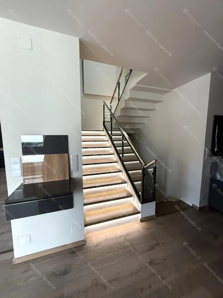 Kiadó albérlet 1590000 Ft/hó áron: Budapest, XVI. kerület  Huszár utca. Mérete: 388 nm, 8 szobás | Alberlet.hu - 6694727