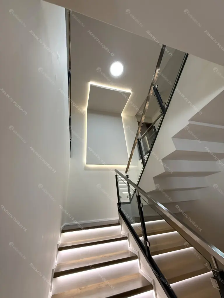 Kiadó albérlet 1590000 Ft/hó áron: Budapest, XVI. kerület  Huszár utca. Mérete: 388 nm, 8 szobás | Alberlet.hu - 6694728