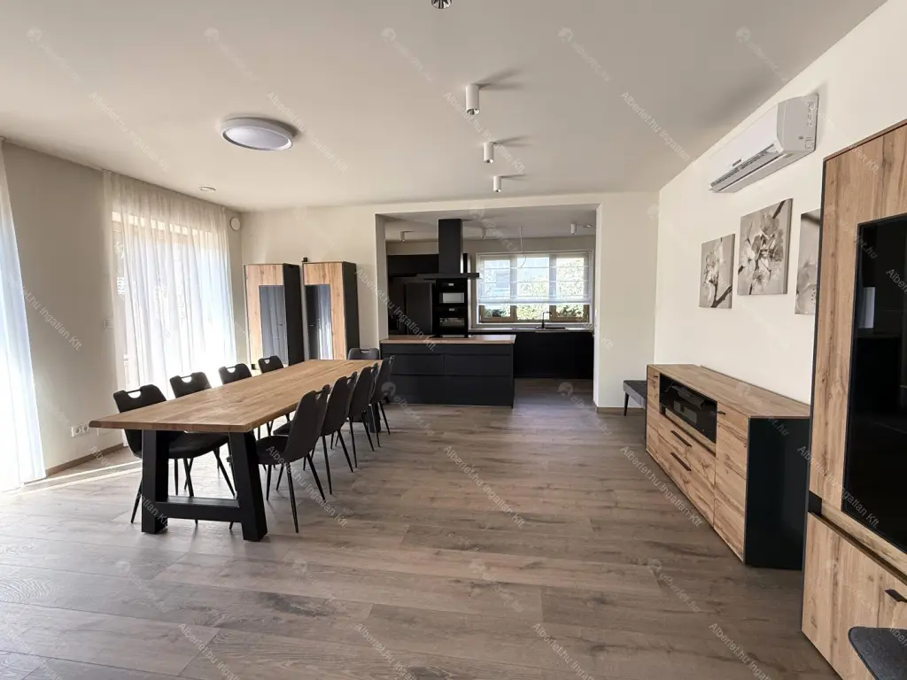 Kiadó albérlet 1590000 Ft/hó áron: Budapest, XVI. kerület  Huszár utca. Mérete: 388 nm, 8 szobás | Alberlet.hu - 6694732