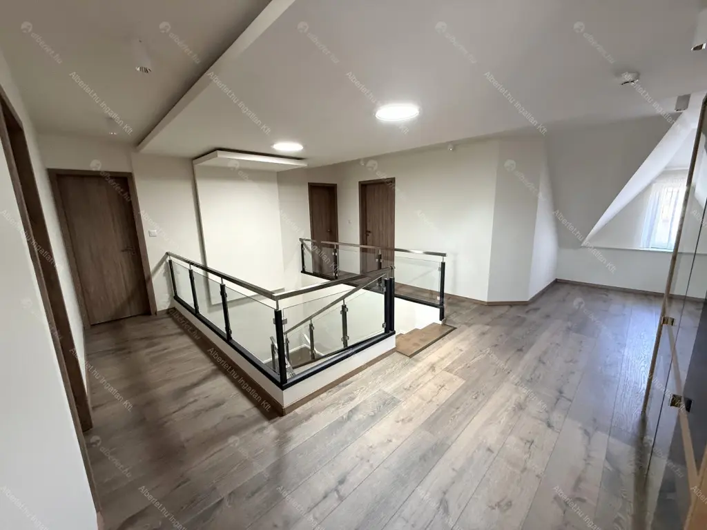 Kiadó albérlet 1590000 Ft/hó áron: Budapest, XVI. kerület  Huszár utca. Mérete: 388 nm, 8 szobás | Alberlet.hu - 6694735