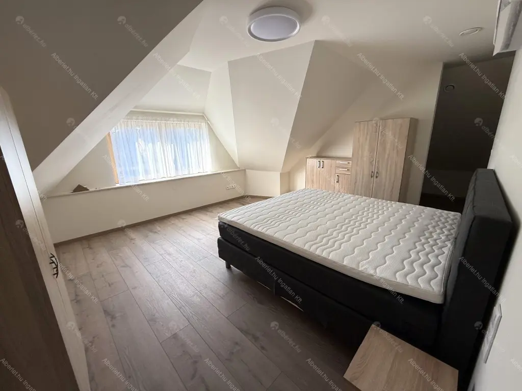 Kiadó albérlet 1590000 Ft/hó áron: Budapest, XVI. kerület  Huszár utca. Mérete: 388 nm, 8 szobás | Alberlet.hu - 6694736