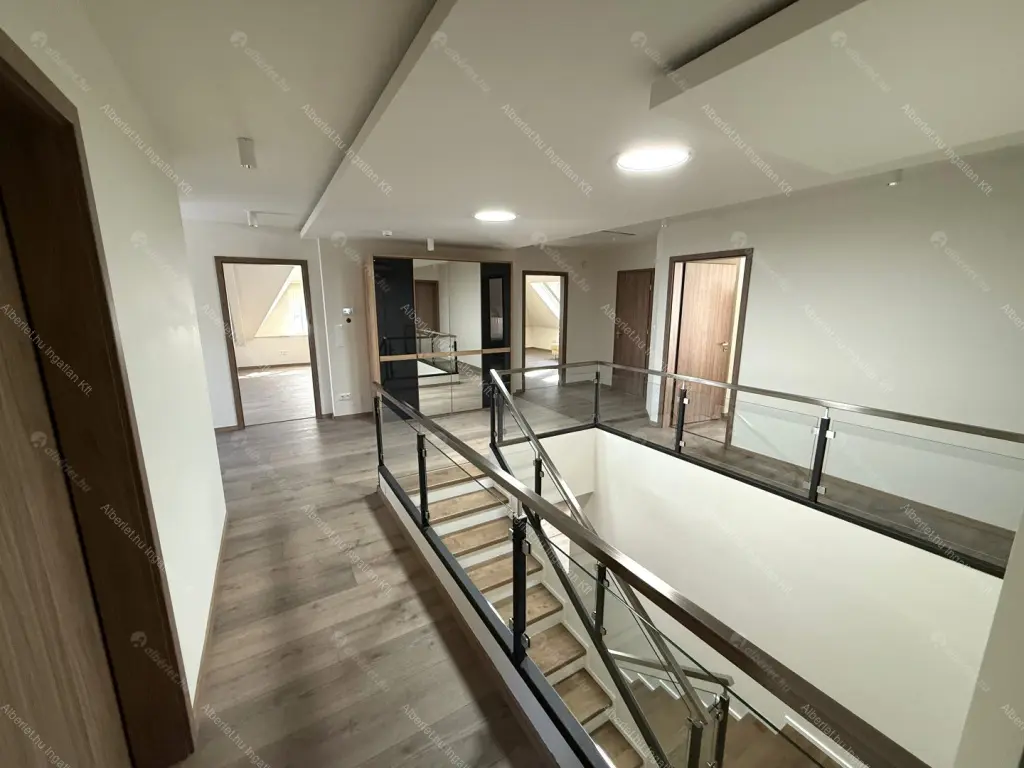 Kiadó albérlet 1590000 Ft/hó áron: Budapest, XVI. kerület  Huszár utca. Mérete: 388 nm, 8 szobás | Alberlet.hu - 6694739