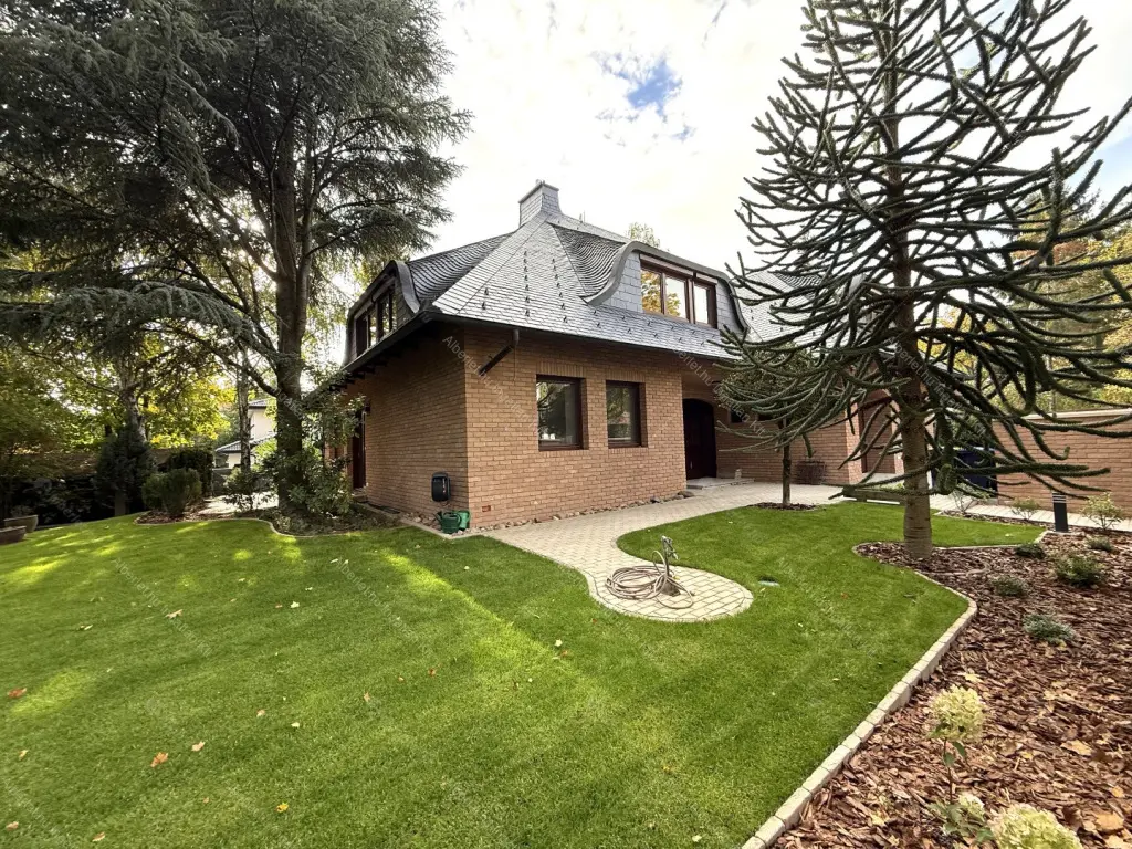 Kiadó albérlet 1590000 Ft/hó áron: Budapest, XVI. kerület  Huszár utca. Mérete: 388 nm, 8 szobás | Alberlet.hu - 6694744