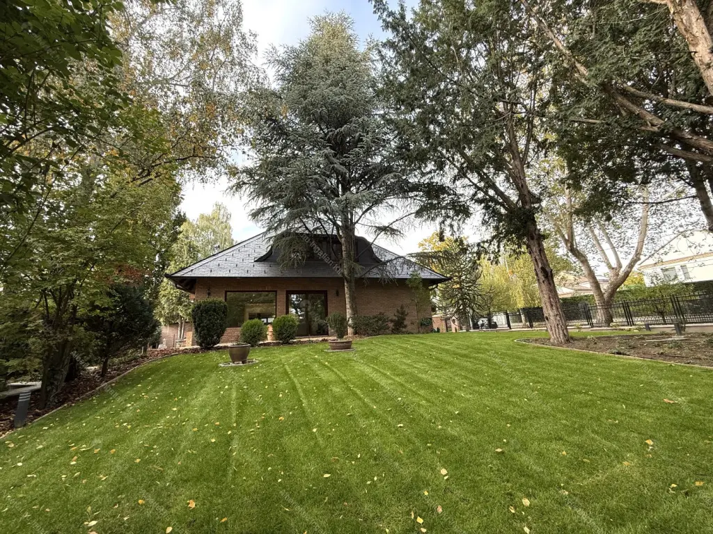 Kiadó albérlet 1590000 Ft/hó áron: Budapest, XVI. kerület  Huszár utca. Mérete: 388 nm, 8 szobás | Alberlet.hu - 6694746