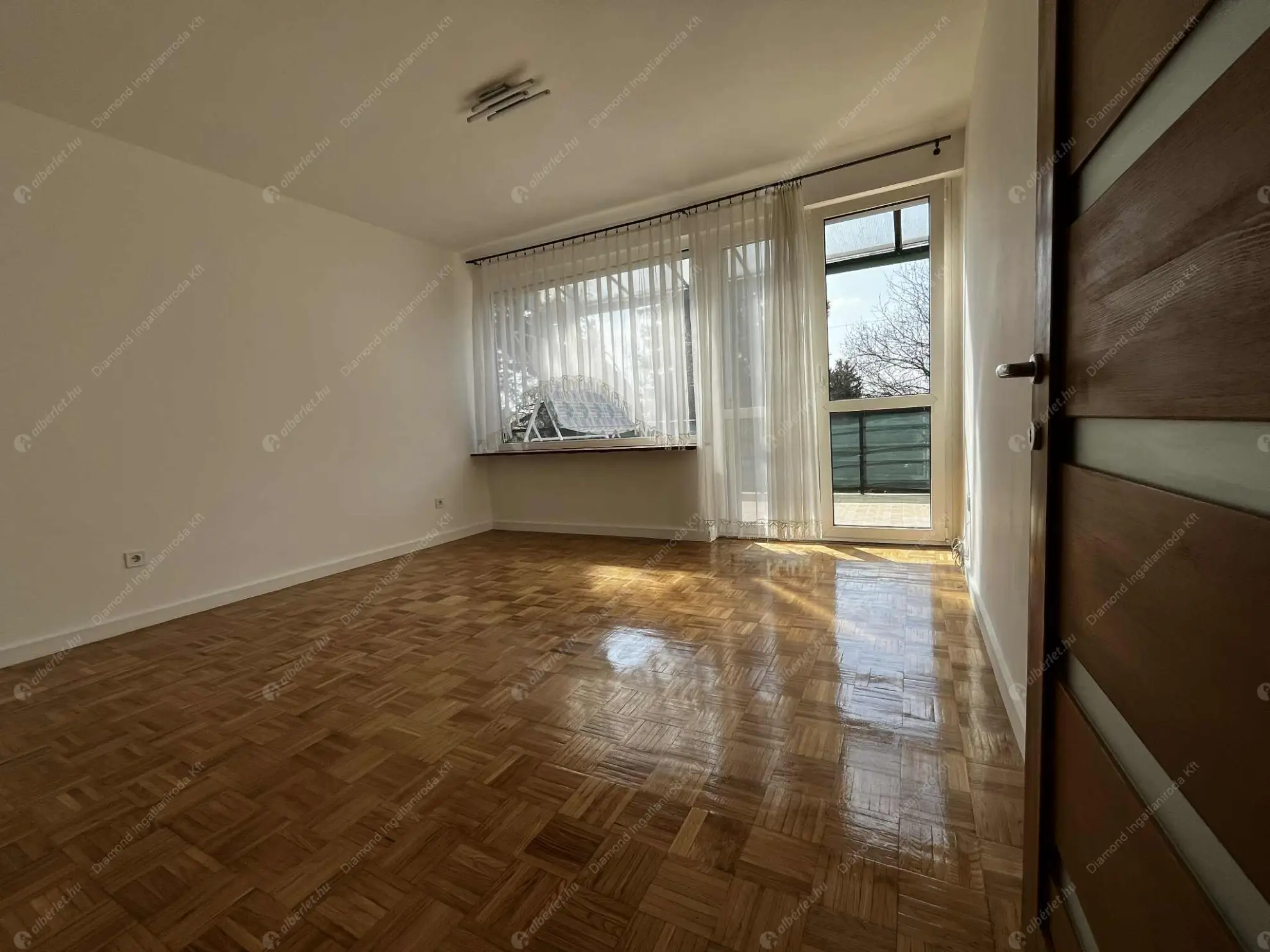 Kiadó albérlet 399000 Ft/hó áron: Budapest, XVI. kerület  Kossuth Lajos utca. Mérete: 90 nm, 4 szobás | Alberlet.hu - 6592758