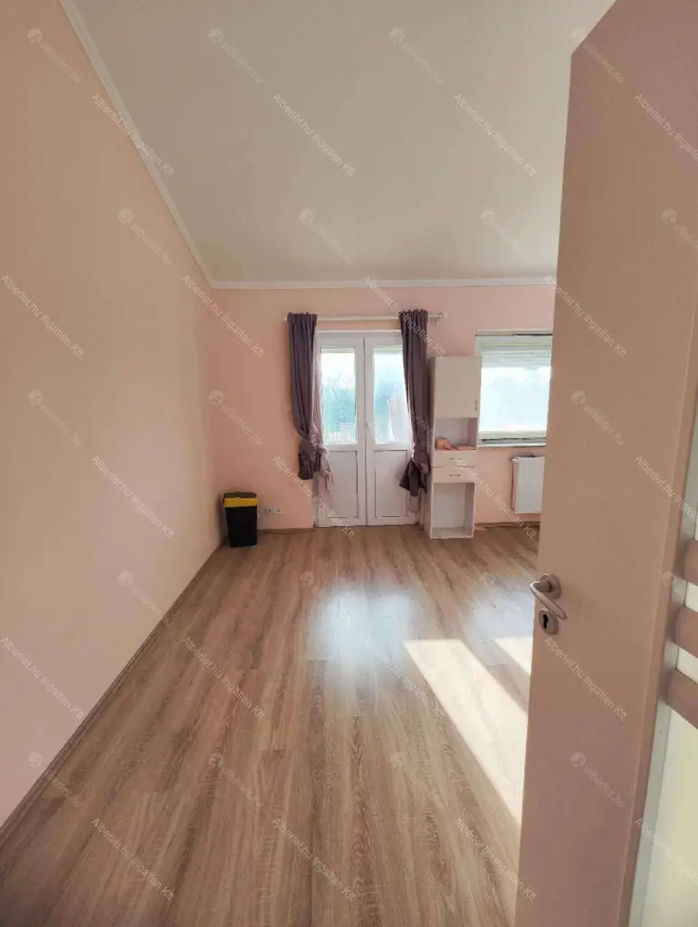 Kiadó albérlet 476000 Ft/hó áron: Budapest, XVI. kerület  Lapos köz. Mérete: 166 nm, 5 szobás | Alberlet.hu - 6697980