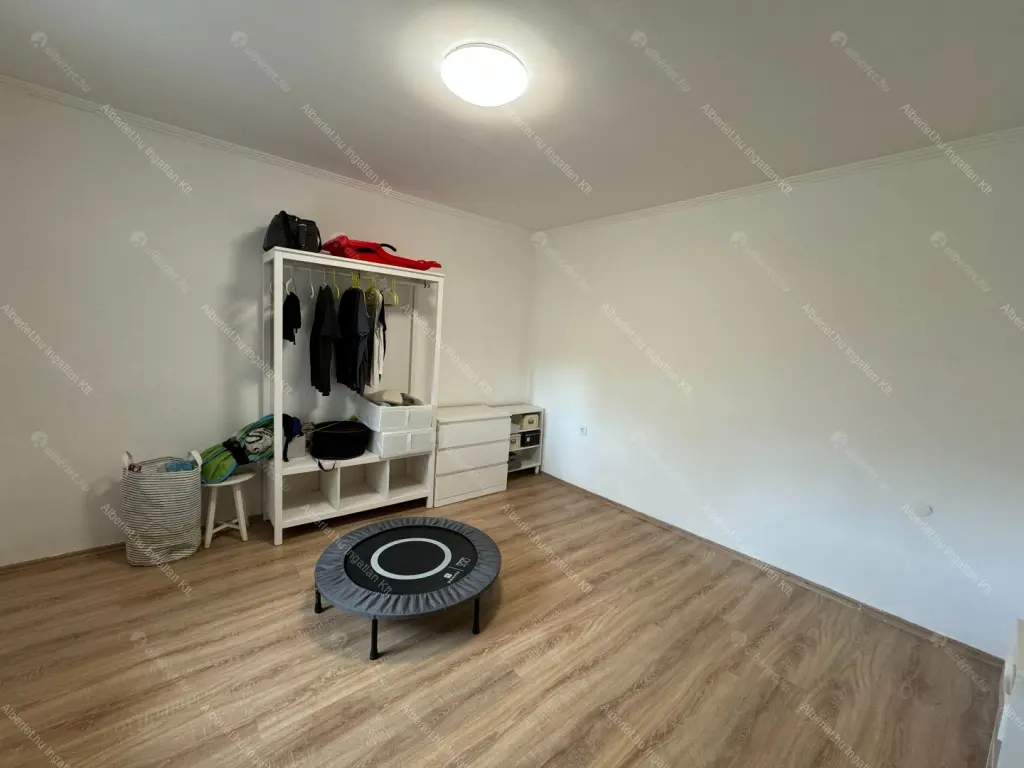 Kiadó albérlet 476000 Ft/hó áron: Budapest, XVI. kerület  Lapos köz. Mérete: 166 nm, 5 szobás | Alberlet.hu - 6697984