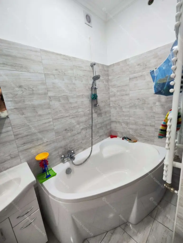 Kiadó albérlet 476000 Ft/hó áron: Budapest, XVI. kerület  Lapos köz. Mérete: 166 nm, 5 szobás | Alberlet.hu - 6697989