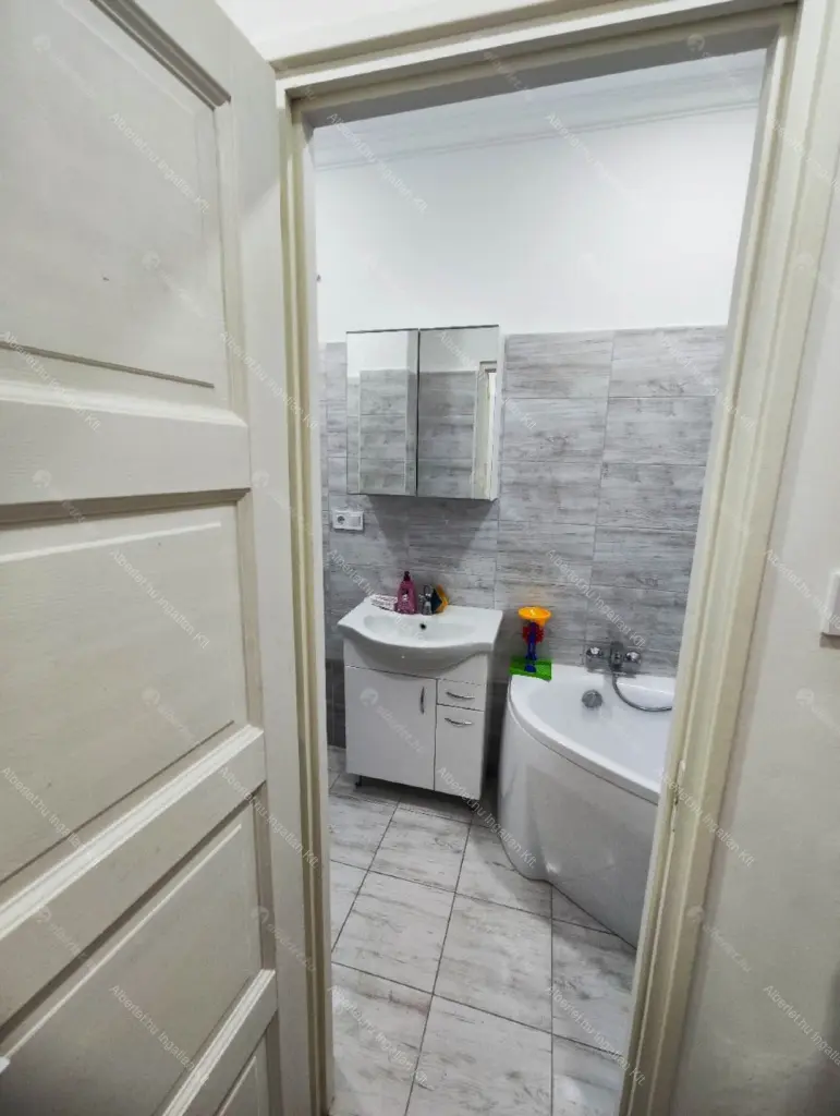 Kiadó albérlet 476000 Ft/hó áron: Budapest, XVI. kerület  Lapos köz. Mérete: 166 nm, 5 szobás | Alberlet.hu - 6697999