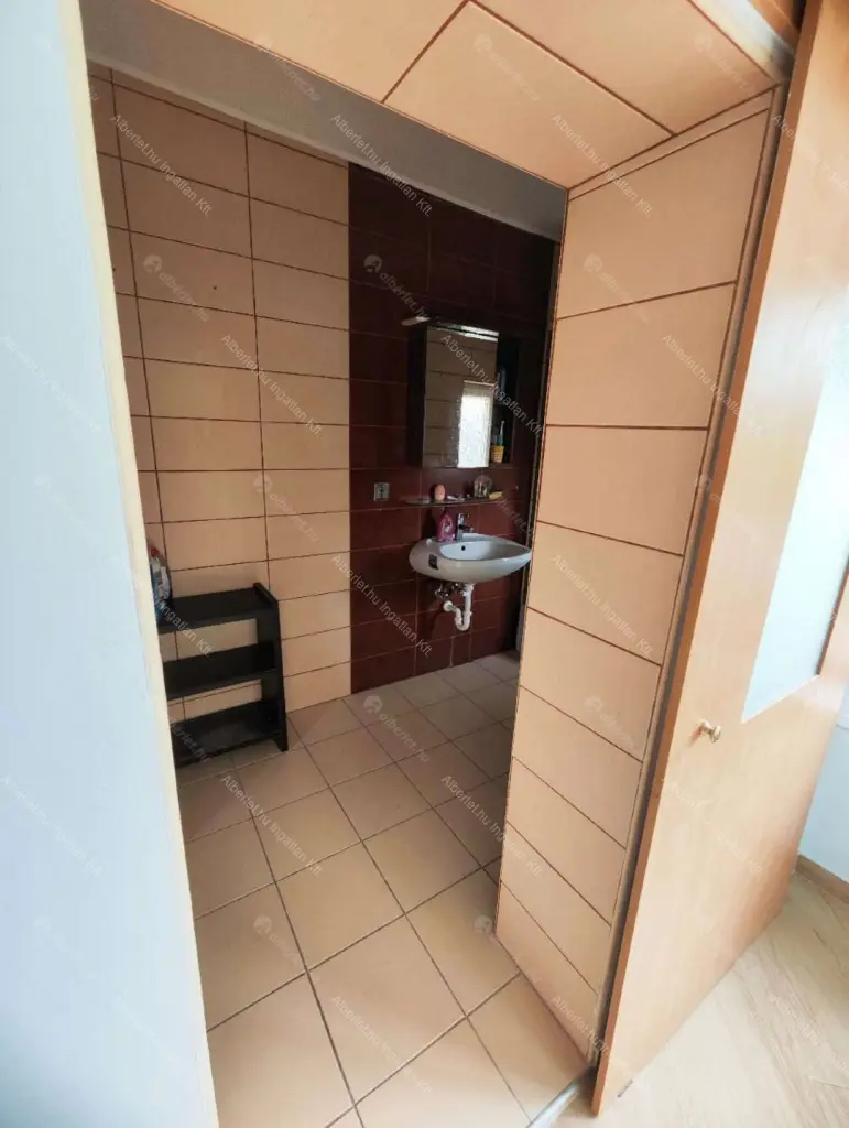 Kiadó albérlet 450000 Ft/hó áron: Budapest, XVI. kerület  Lapos köz. Mérete: 166 nm, 5 szobás | Alberlet.hu - 6706590