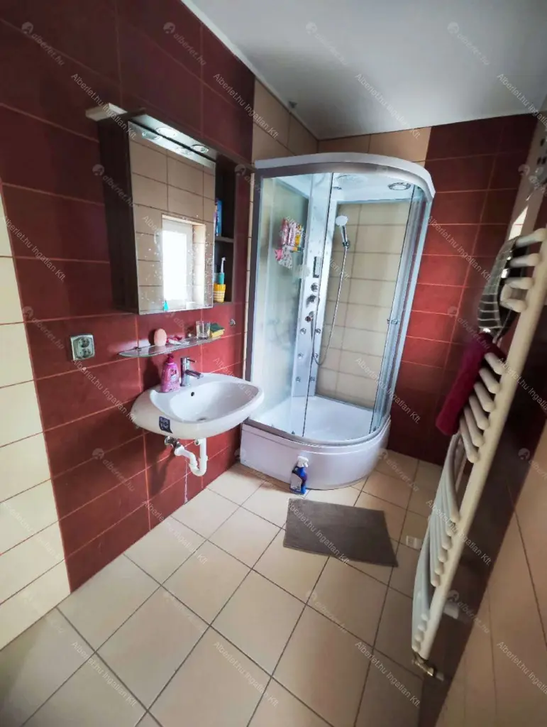 Kiadó albérlet 450000 Ft/hó áron: Budapest, XVI. kerület  Lapos köz. Mérete: 166 nm, 5 szobás | Alberlet.hu - 6706598