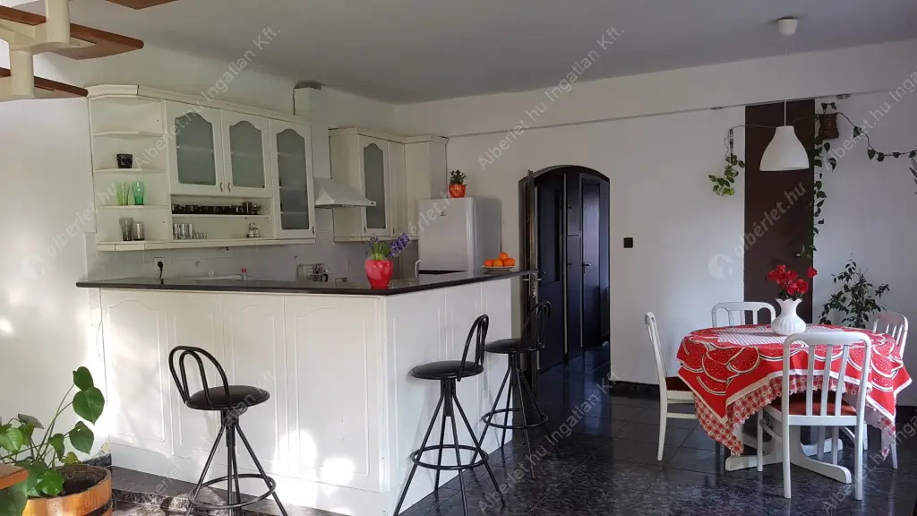 Kiadó albérlet 550000 Ft/hó áron: Budapest, XVI. kerület  Őrvezető utca. Mérete: 200 nm, 5 szobás | Alberlet.hu - 6618909