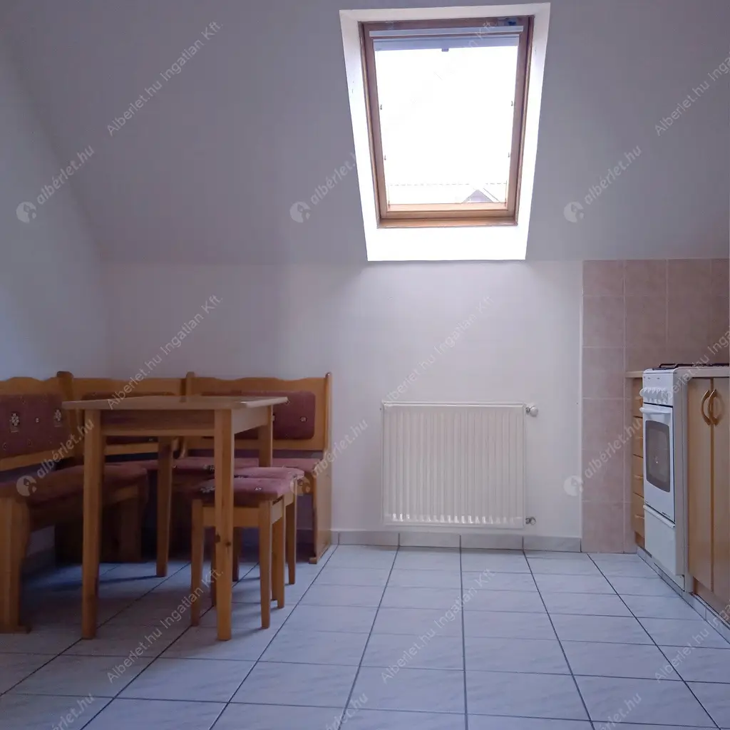 Kiadó albérlet 240000 Ft/hó áron: Budapest, XVI. kerület  Rákosi út. Mérete: 67 nm, 3 szobás | Alberlet.hu - 6618844