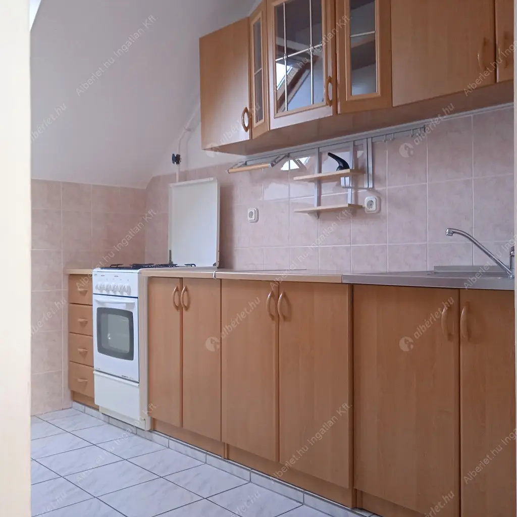 Kiadó albérlet 240000 Ft/hó áron: Budapest, XVI. kerület  Rákosi út. Mérete: 67 nm, 3 szobás | Alberlet.hu - 6618845