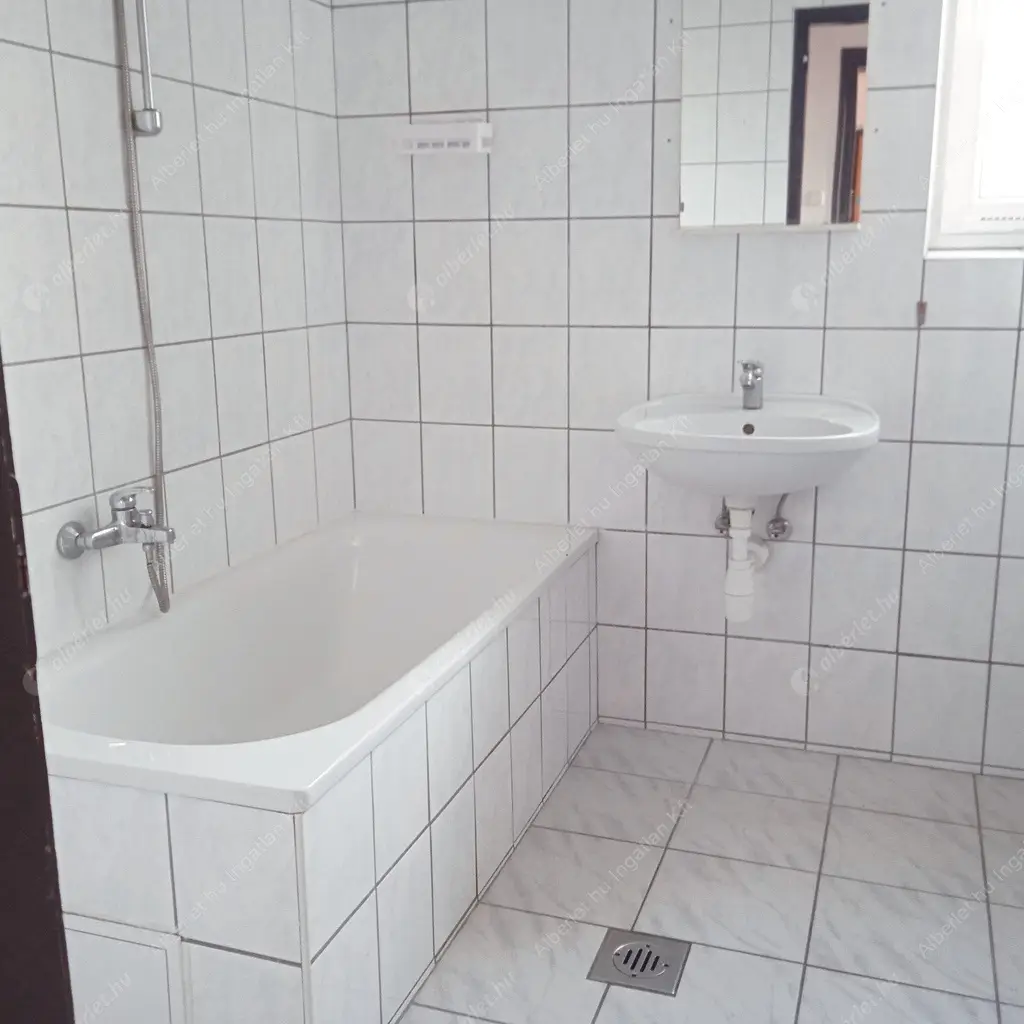 Kiadó albérlet 240000 Ft/hó áron: Budapest, XVI. kerület  Rákosi út. Mérete: 67 nm, 3 szobás | Alberlet.hu - 6618852