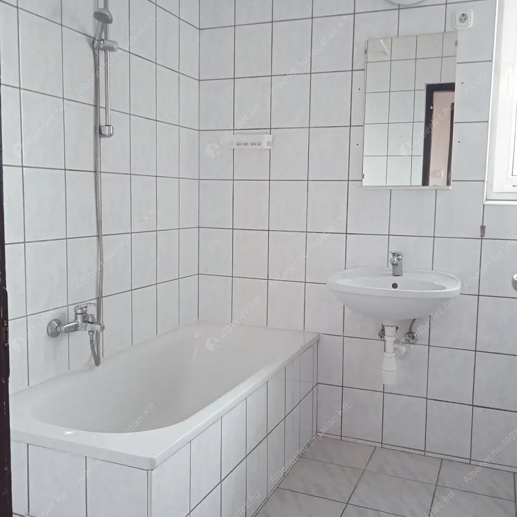 Kiadó albérlet 240000 Ft/hó áron: Budapest, XVI. kerület  Rákosi út. Mérete: 67 nm, 3 szobás | Alberlet.hu - 6618853