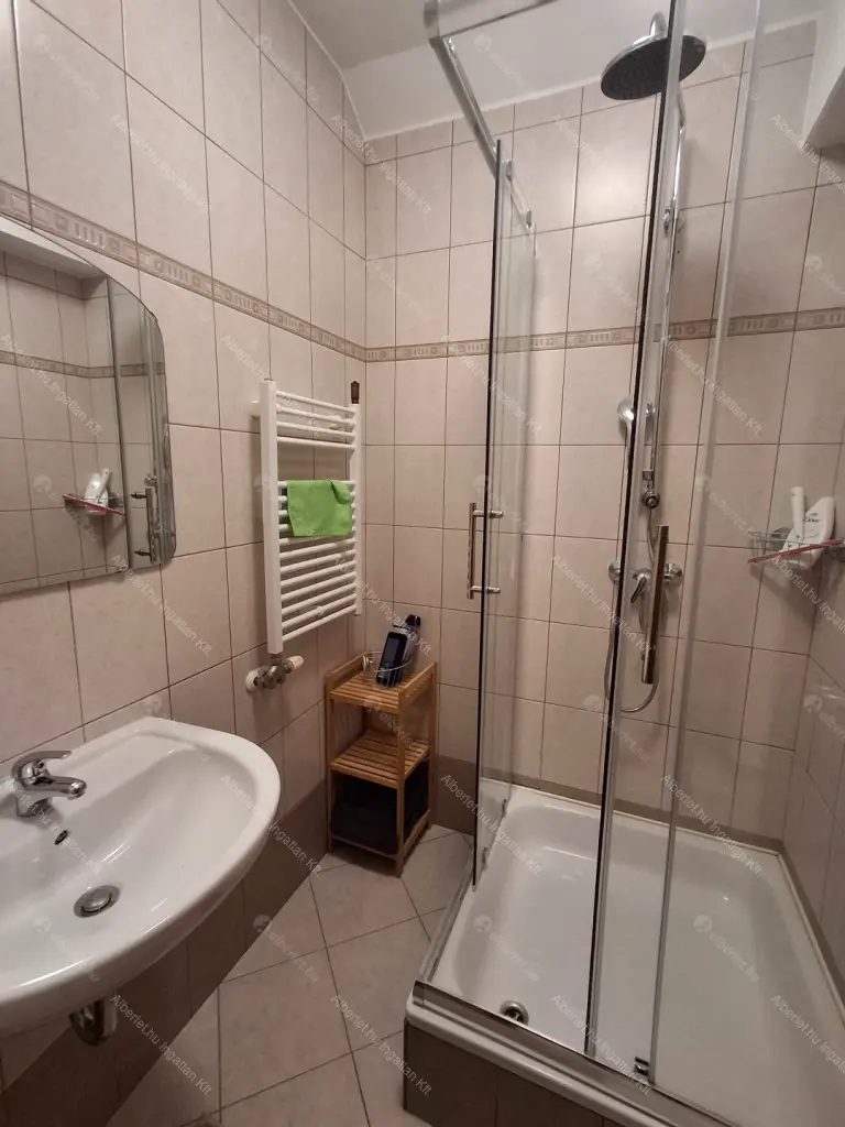 Kiadó albérlet 500000 Ft/hó áron: Budapest, XVI. kerület  Vágás utca. Mérete: 125 nm, 4 szobás | Alberlet.hu - 6650905